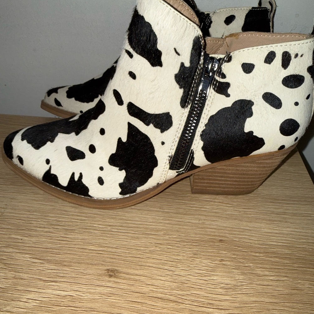 Very Volatile Black & White Cow Print Ankle Boots - Women